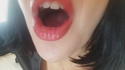 ທີ່ຮັກ, ແມ່ລ້ຽງຂອງທ່ານຈະບໍ່ໃຫ້ທ່ານໄປໂຮງຮຽນມື້ນີ້ ... ຂ້າພະເຈົ້າຕ້ອງການທ່ານຫຼາຍເກີນໄປ ...